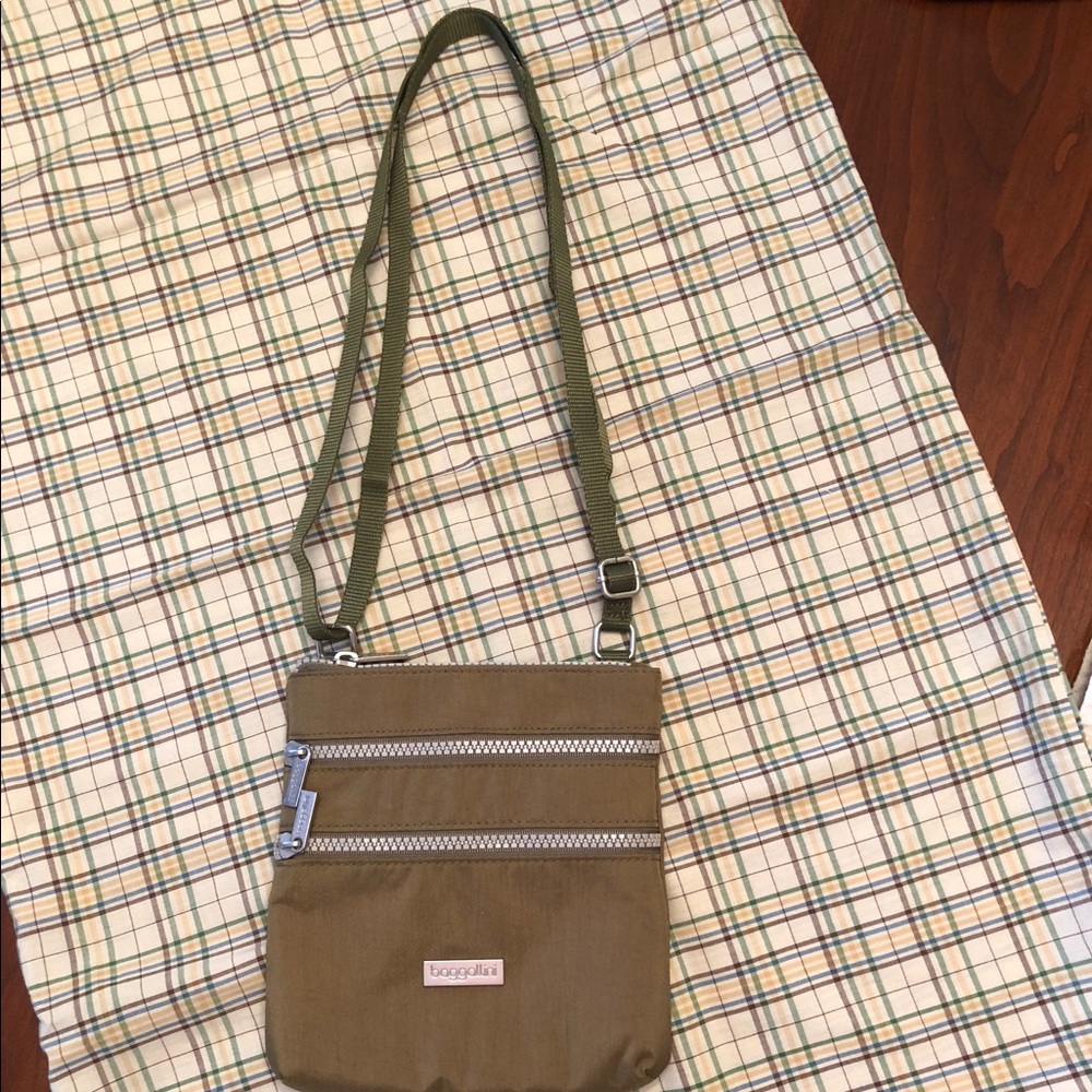 Nylon Baggallini Purse - great for travel!